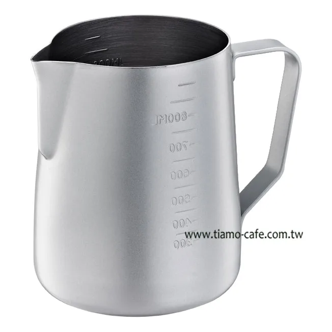 Tiamo 不沾塗層厚款刻度指示拉花杯950ml