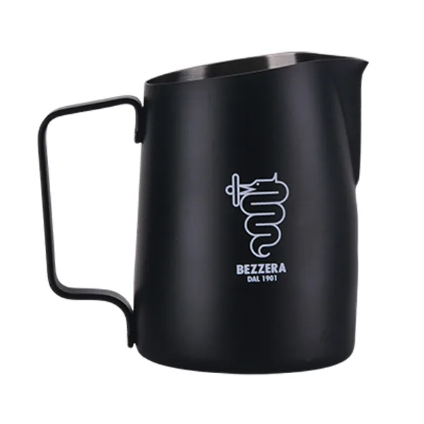 1503B斜口拉花杯650cc(消光黑-尖口)Bezzera 貝澤拉 logo